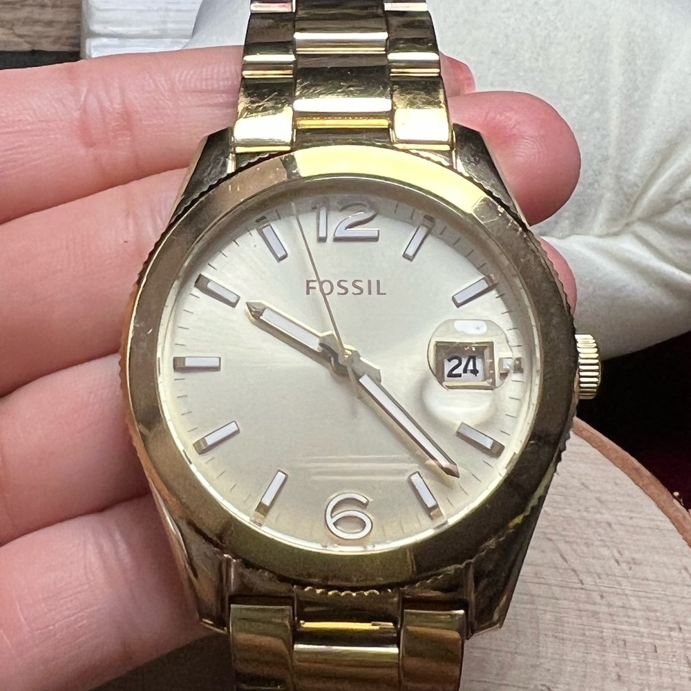 FOSSIL Gold Tone Watch ✨ - Picture 5 of 15